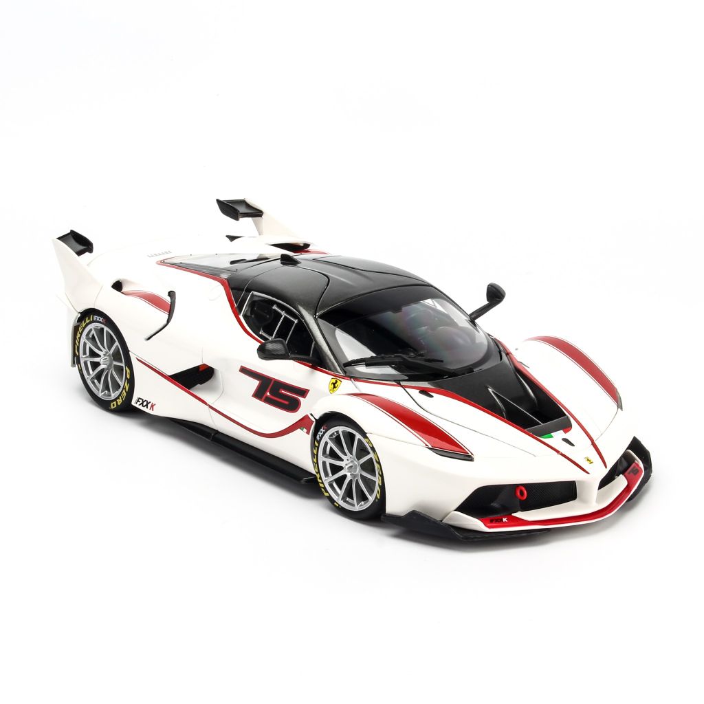 Mô hình xe Ferrari FXX K Evo 75 White Signature 1:18 Bburago - 18-16907