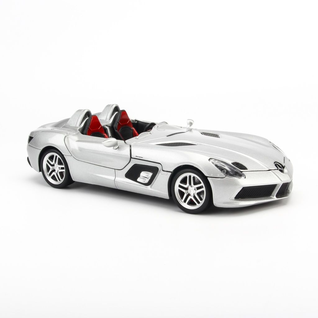 Mô hình xe Mercedes Benz SLR Stirling Moss Silver 1:24 UNI