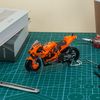 Mô hình xe mô tô KTM ELF Factory Racing 2021 MotoGP 1:18 Maisto