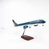 Mô hình máy bay Vietnam Airlines 47cm lắp ráp có đèn Everfly