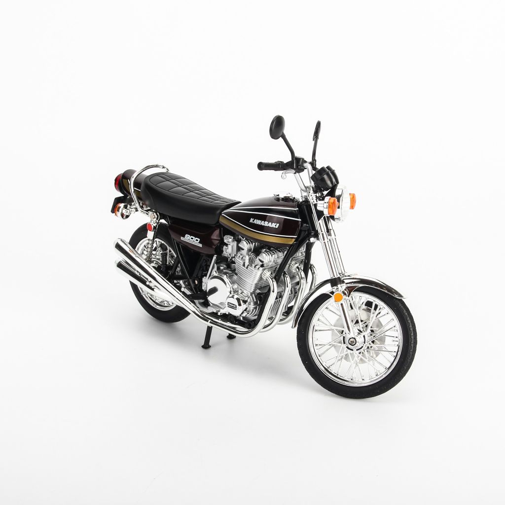 Mô hình mô tô Kawasaki 900 Super 4 Z1 Brown MH-104606 1:12 Aoshima