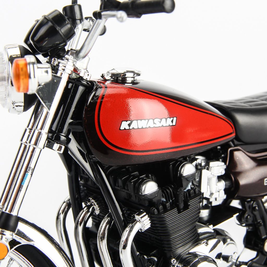 Mô hình mô tô Kawasaki 900 Super 4 Z1 Orange MH-104583 1:12 Aoshima