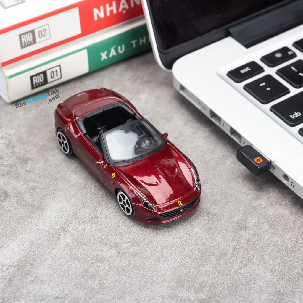 Mô hình xe Ferrari California T Open Top 1:64 Bburago