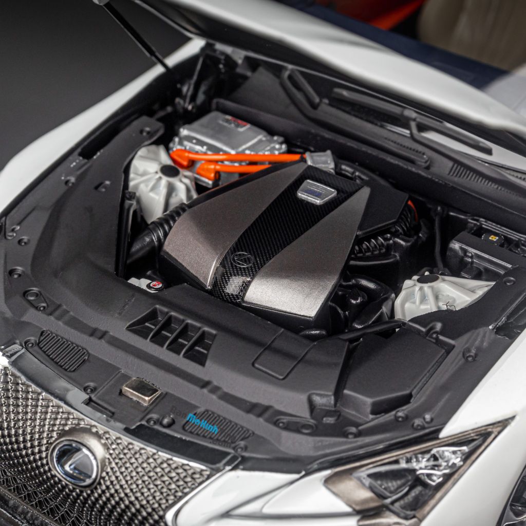 Mô hình xe Lexus LC500h 1:18 Dealer