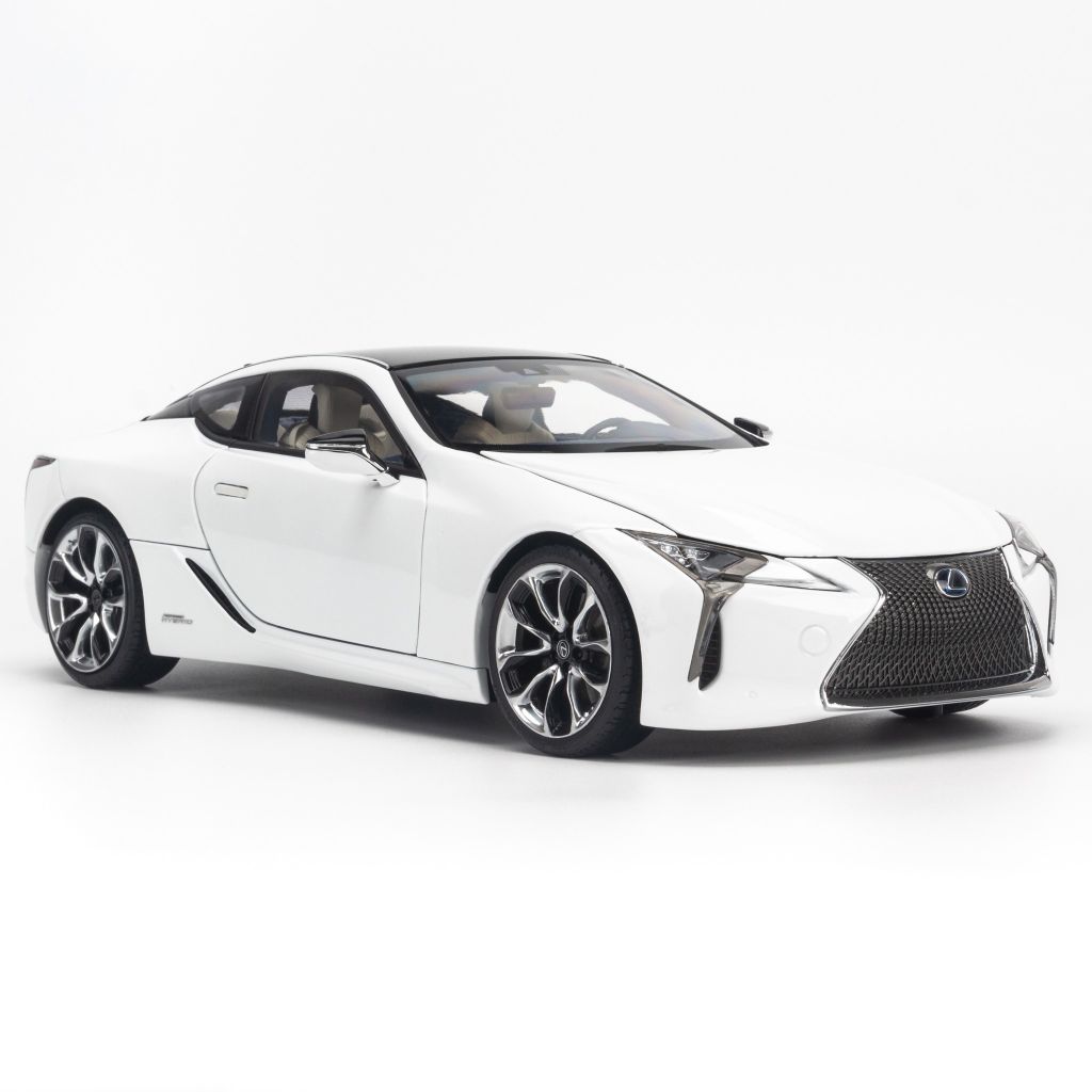 Mô hình xe Lexus LC500h 1:18 Dealer