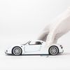 Mô hình xe Porsche 918 Spyder 1:24 Welly White (9)
