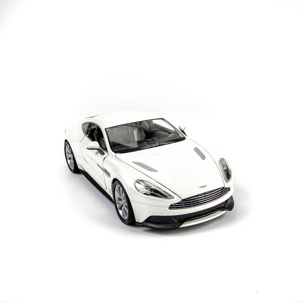  Mô hình xe Aston Martin Vanquish 1:24 Welly 