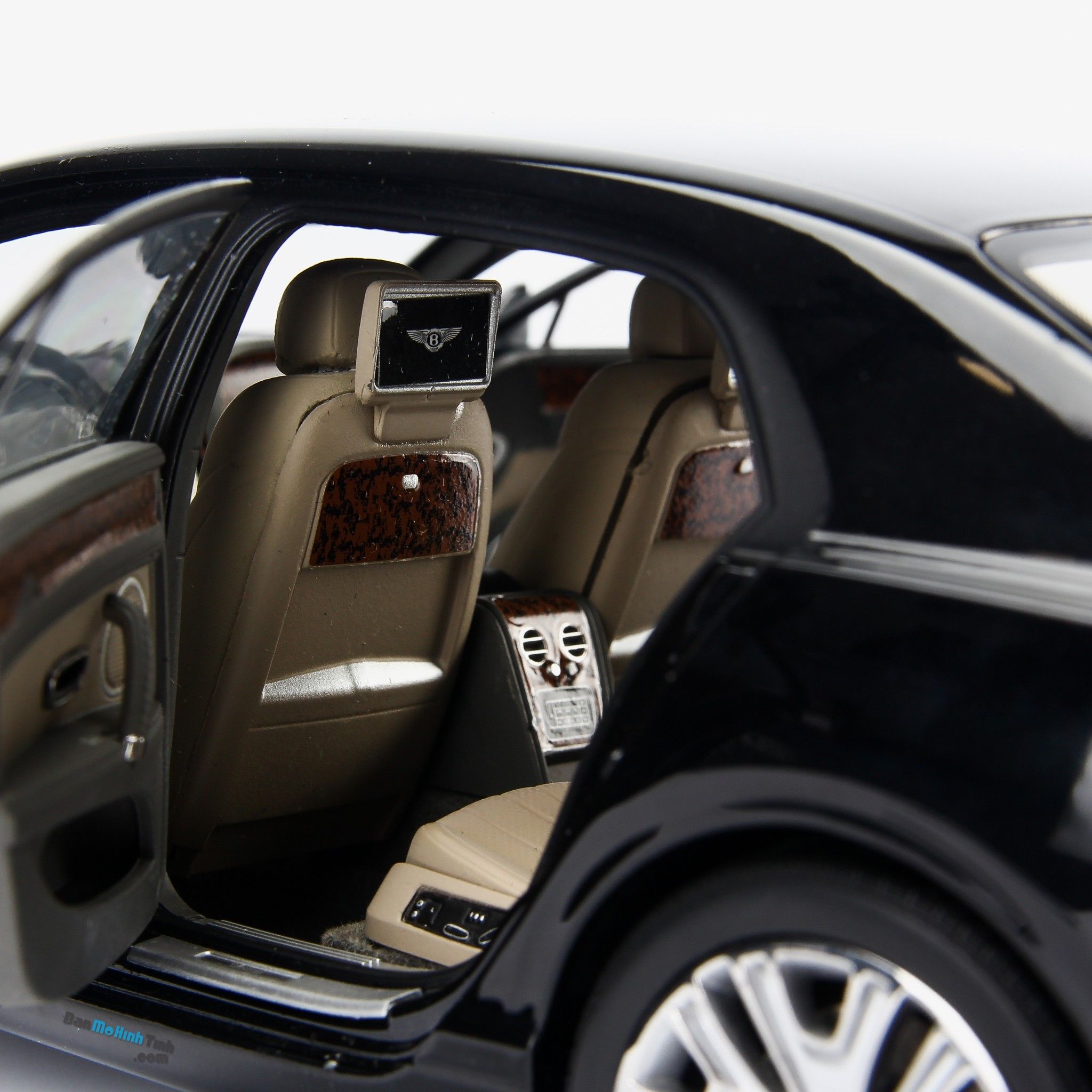 Mô hình xe Bentley Continental Flying Spur 2014 1:18 Kyosho Black