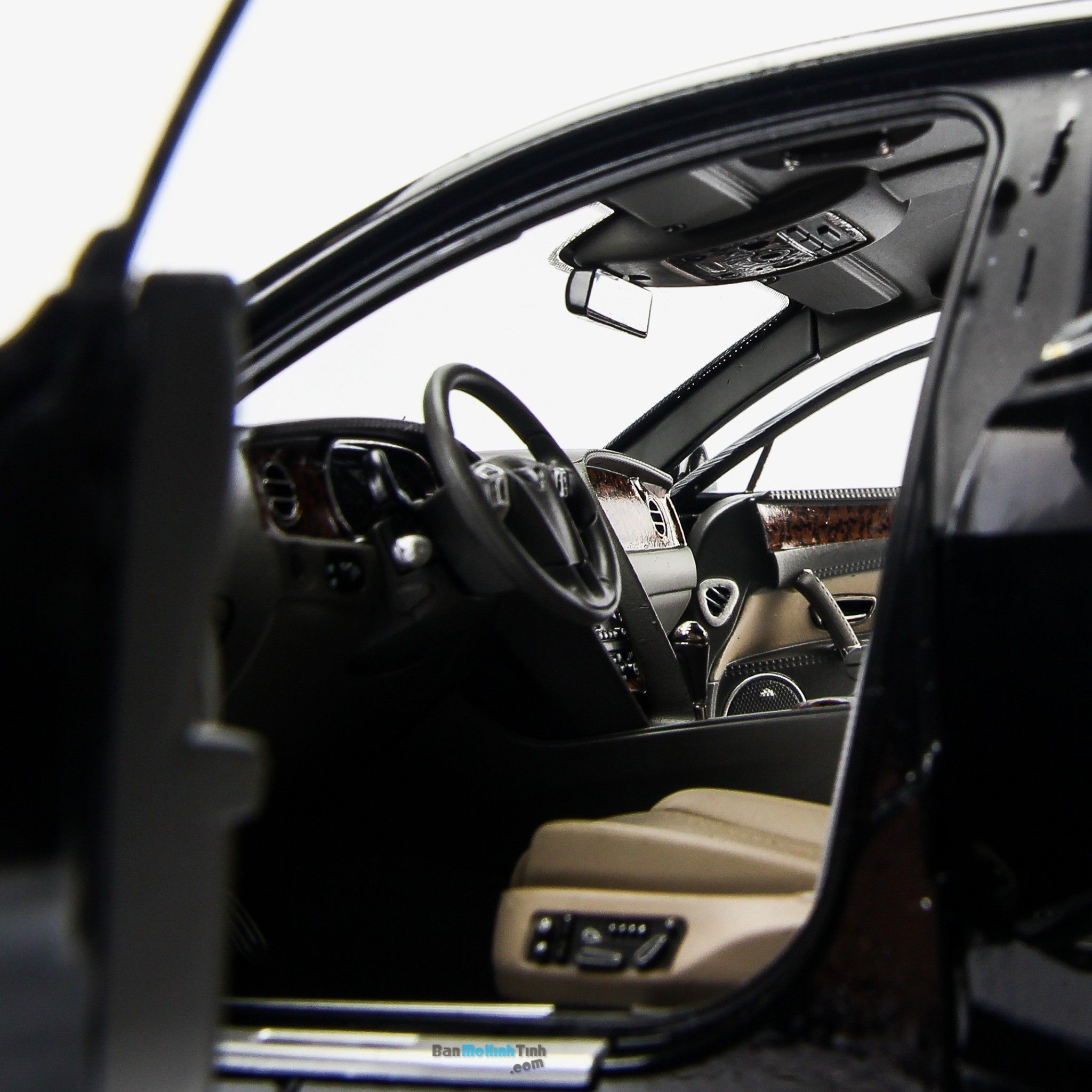 Mô hình xe Bentley Continental Flying Spur 2014 1:18 Kyosho Black