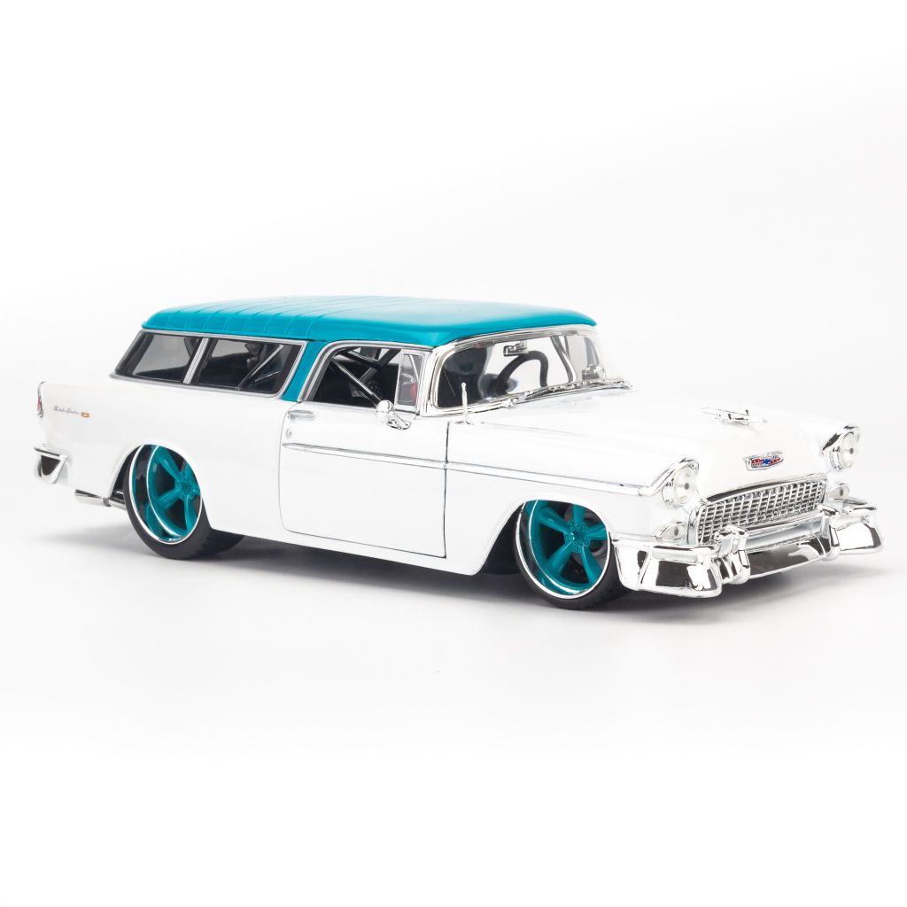 Mô hình xe cổ Chevrolet Nomand 1955 1:18 Maisto White