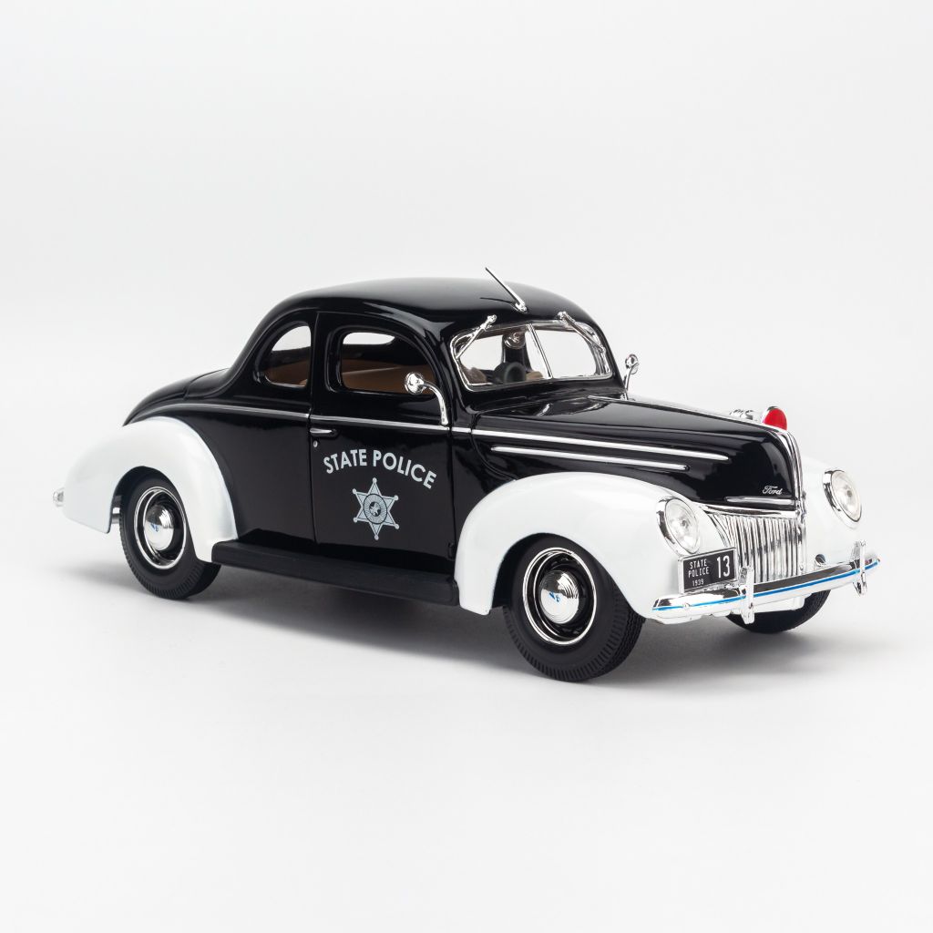 Mô hình xe Ford Deluxe Police 1939 Black 1:18 Maisto MH-31366