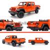 Mô hình xe Jeep Gladiator 2020 1:27 Welly Orange (3)