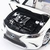 Mô hình xe Lexus ES300h White 1:18 Dealer (13)