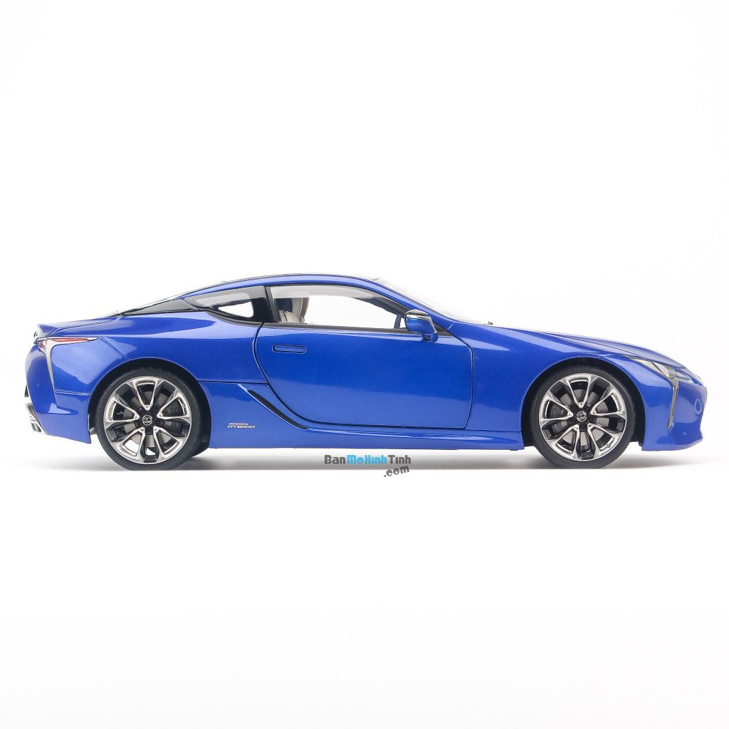 Mô hình xe Lexus LC500h 1:18 Dealer