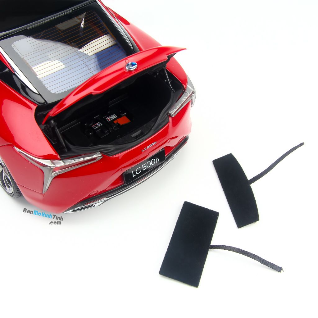 Mô hình xe Lexus LC500h 1:18 Dealer
