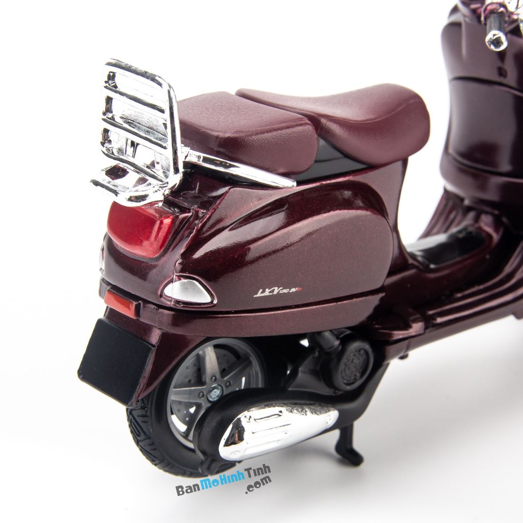 Mô hình xe Vespa LXV 2013 1:18 Maisto MH-16887