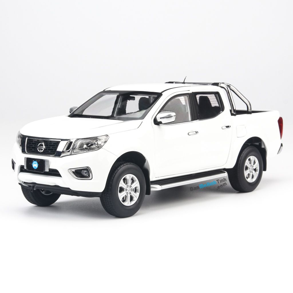 Mô hình xe Nissan Navara White 1:18 Dealer
