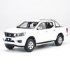 Mô hình xe bán tải Nissan Navara White 1:18 Dealer (2)