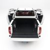 Mô hình xe bán tải Nissan Navara White 1:18 Dealer (16)