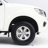 Mô hình xe bán tải Nissan Navara White 1:18 Dealer (8)