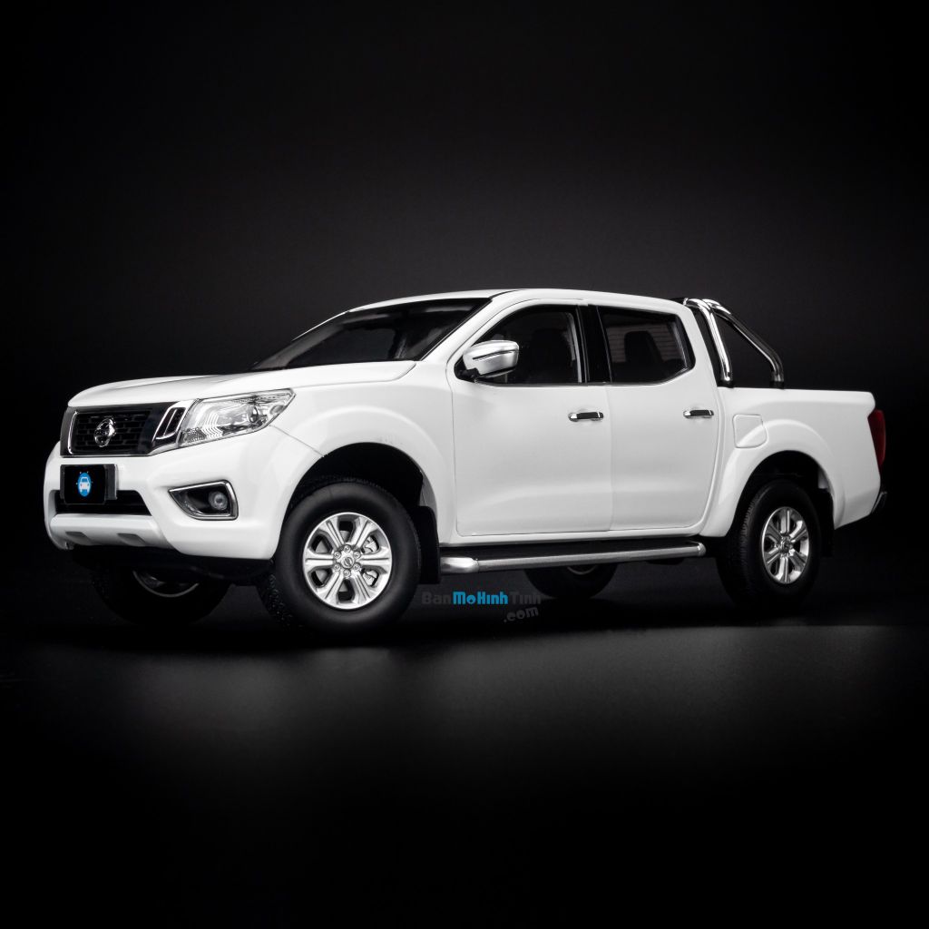 Mô hình xe Nissan Navara White 1:18 Dealer