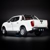 Mô hình xe bán tải Nissan Navara White 1:18 Dealer (24)