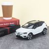 Mô hình xe Volvo XC40 Recharge 2022 1:18 Dealer