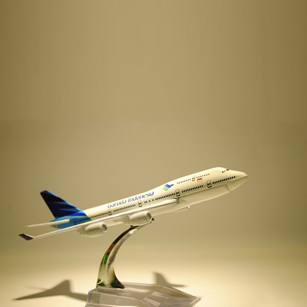 Mô hình máy bay Garuda Indonesia Boeing B747 16cm Everfly V&G 11