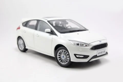 Mô hình xe Ford Focus 2016 White 1:18 Paudi