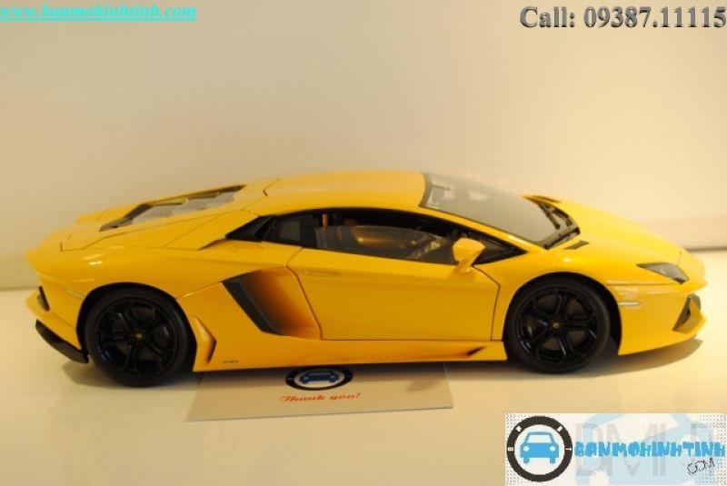  Mô hình xe Lamborghini Aventador LP700-4 Yellow 1:18 Welly 