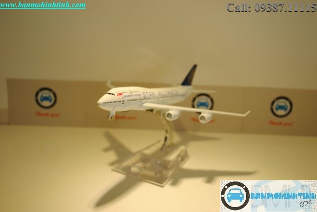 Mô Hình máy bay B747 Singapore Airline Star Alliance Everfly 16cm