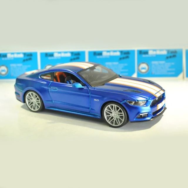 Mô hình xe Ford Mustang GT 2015 1:24 Maisto