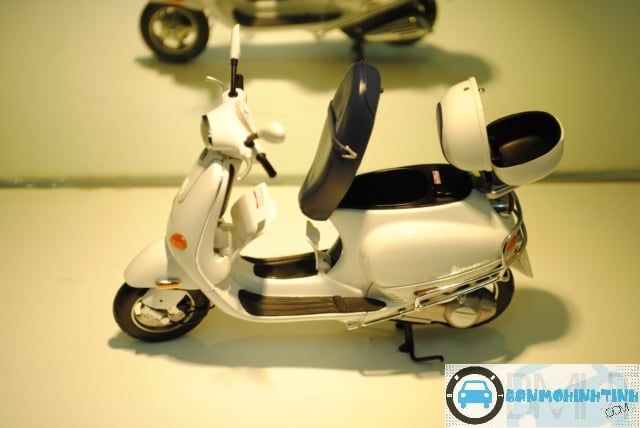 MÔ HÌNH XE VESPA ET4 WHITE 1:12 - AUTOART