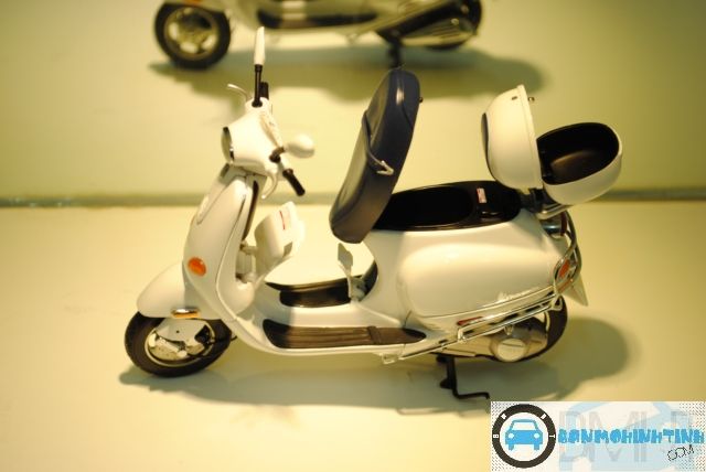 MÔ HÌNH XE VESPA ET4 WHITE 1:12 - AUTOART