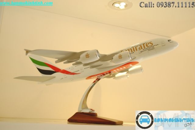 MÔ HÌNH MÁY BAY A380 EMIRATES 49CM