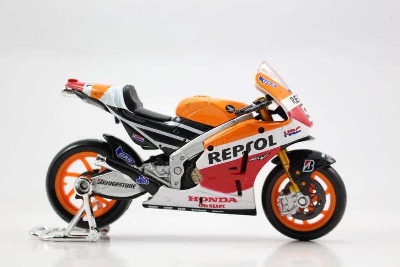  Mô hình xe mô tô  Honda RCV Repsol No.93 1:18 Maisto 