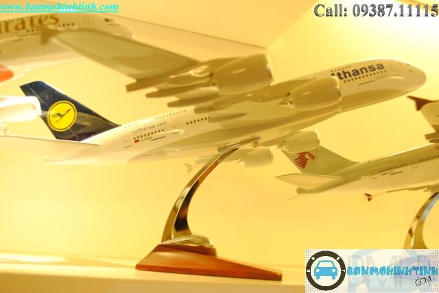 MÔ HÌNH MÁY BAY A380 LUFTHANSA 49CM