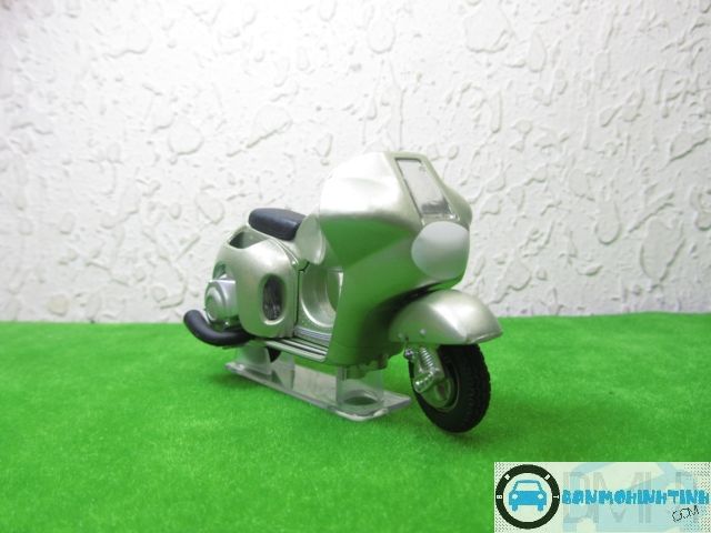  Mô hình xe Vespa 125 Circuito - 1950 1:18 Maisto 