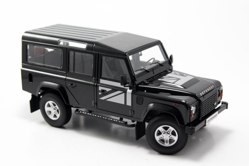 MÔ HÌNH LAND ROVER DEFENDER 110 BLACK 1:18