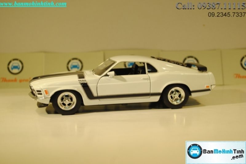 MÔ HÌNH 1970 FORD MUSTANG BOSS 302 WHITE 1:24 WELLY
