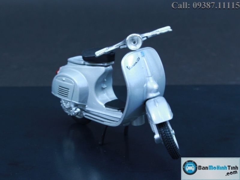MÔ HÌNH XE VESPA 125 NUOVA 1965 PIAGGIO (GHI) 1:18 MAISTO