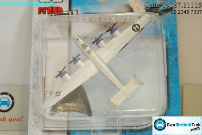 Mô hình máy bay quân sự B-24 Liberator Maisto
