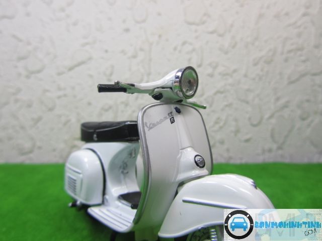 MÔ HÌNH XE VESPA 125 GTR 1971 1:18 MAISTO