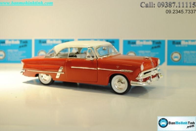 MÔ HÌNH 1953 FORD CRESLINE VICTORIA RED 1:24 WELLY