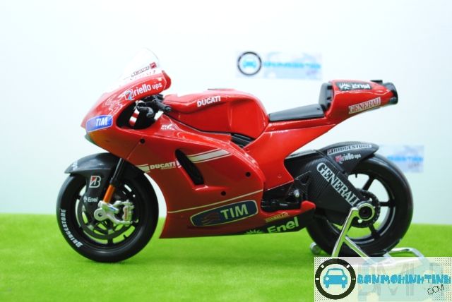 Mô hình xe mô tô Ducati GP 2011 No.27 1:10 Maisto