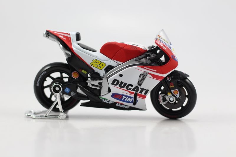 MÔ HÌNH DUCATI GP DESMOSEDICI NO.29 1:18 MAISTO