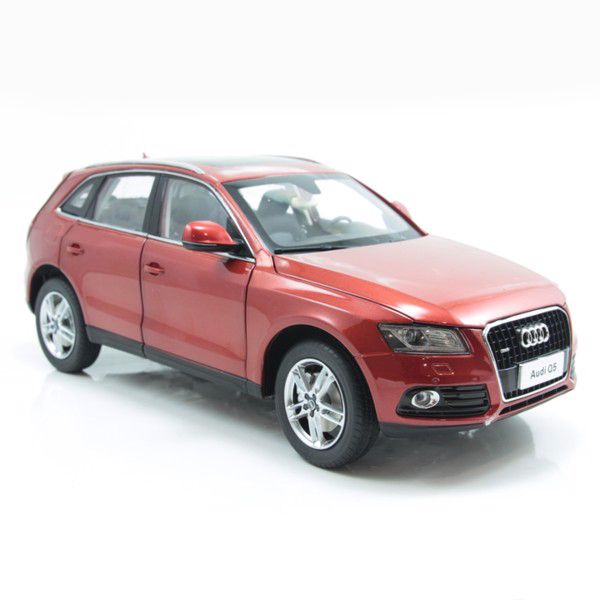 Mô hình xe ô tô Audi Q5 Red 1:18 Dealer