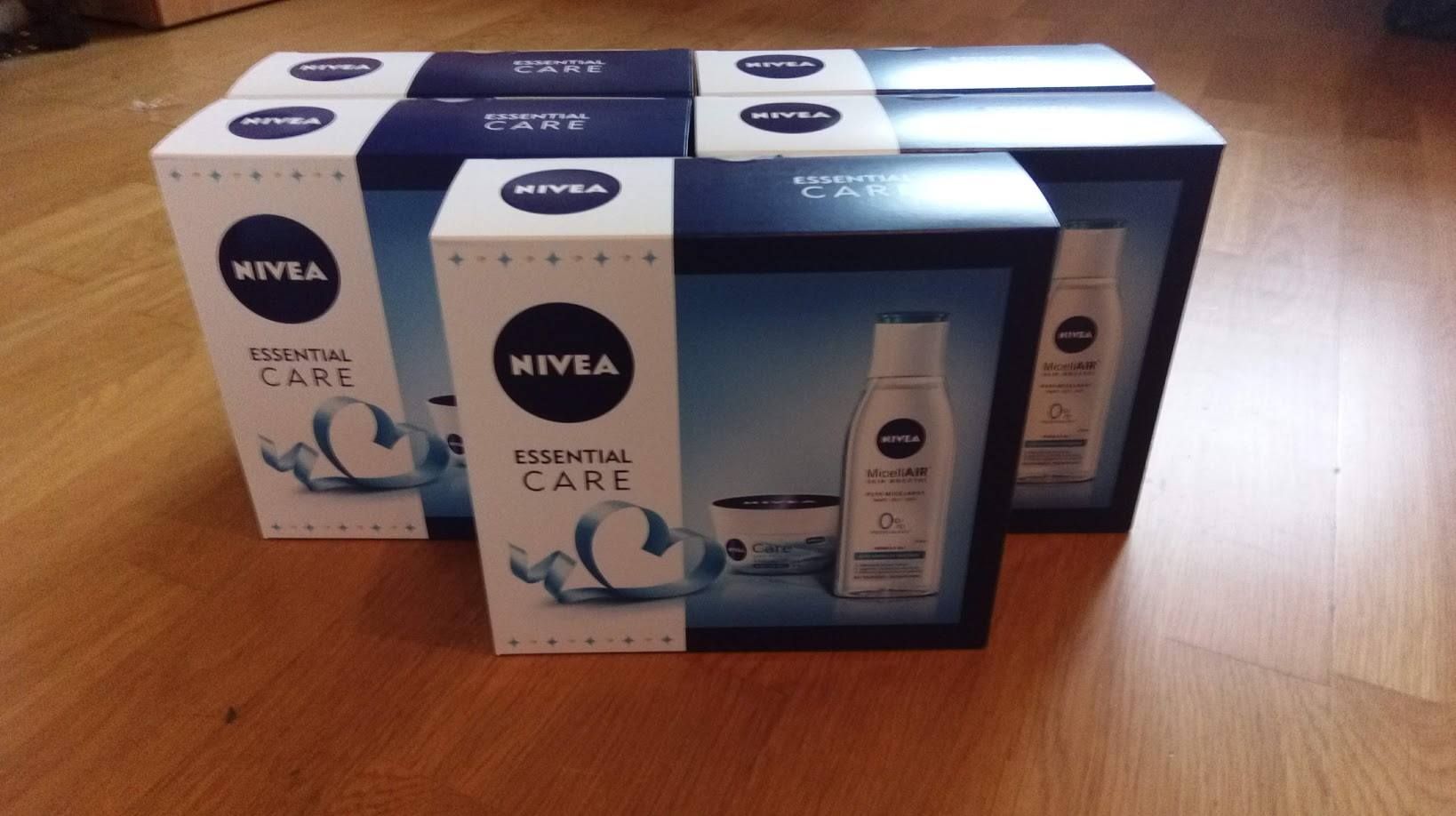 Bộ kem dưỡng + tẩy trang Nivea: