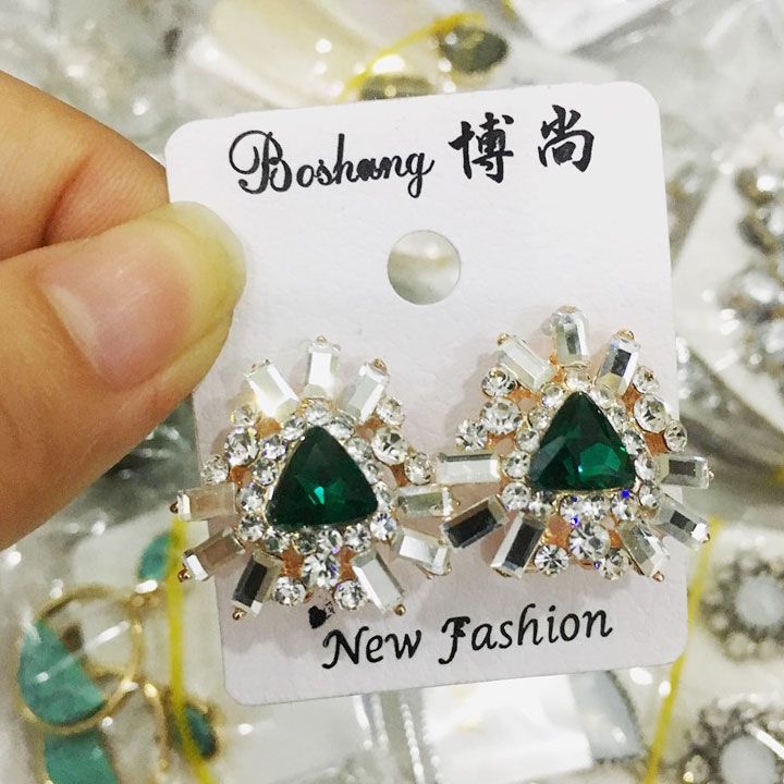 Bông tai pha lê tam giác