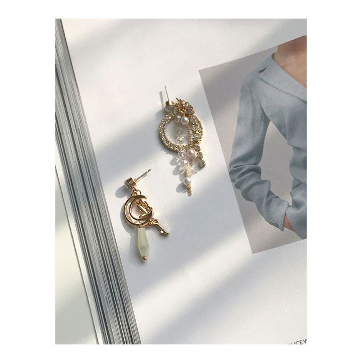 Bông tai kiểu cách điệu